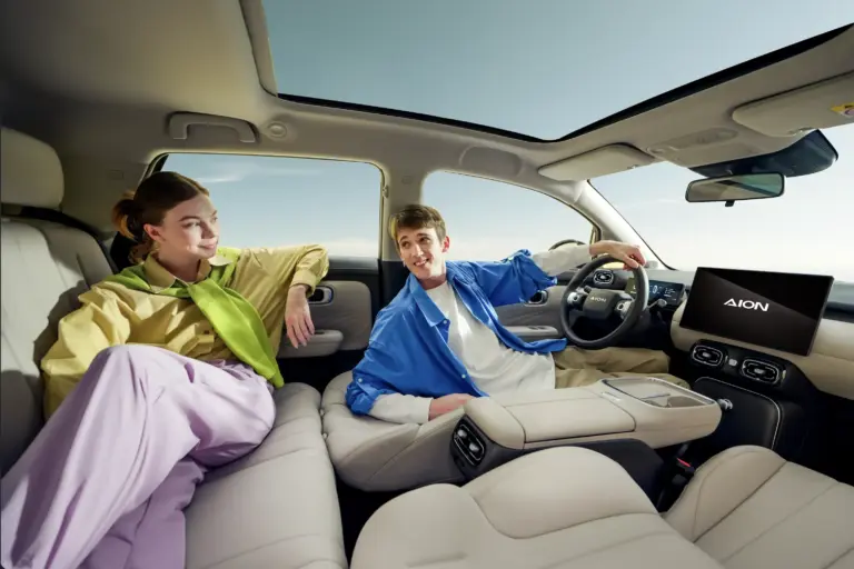 diversão aion v interior